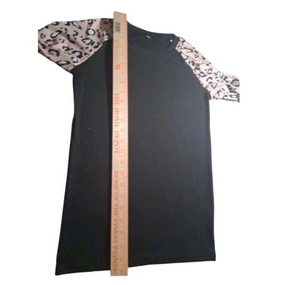 NWT, Sz. S, black/animal print, ribbed, long-sleeved, crew neck T-shirt. - Picture 7 of 10